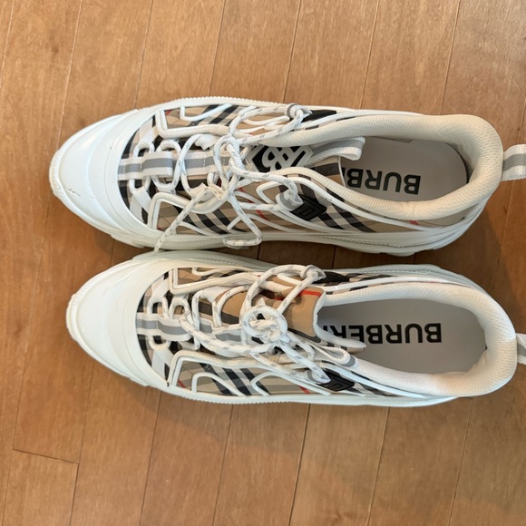 BURBERRY MENS SNEAKER SIZE 46 WHITE WITH CLASSIC BURBERRY CANVAS PRINT - Picture 3 of 4